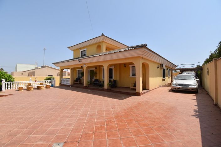 Image No.1-6 Bed Villa for sale