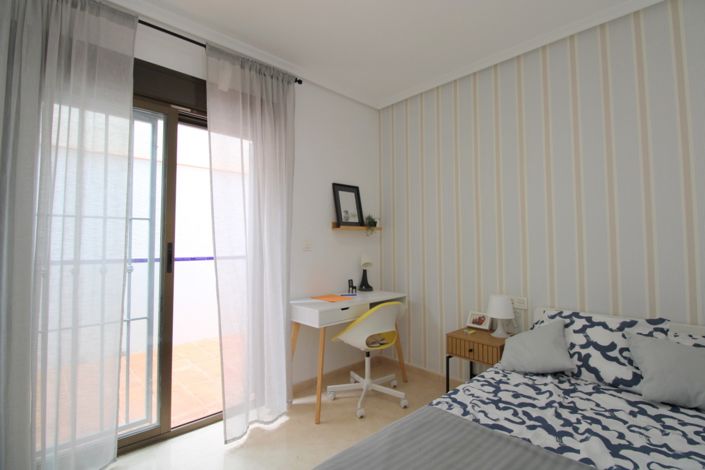 Image No.16-3 Bed Townhouse for sale