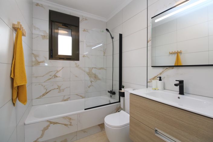 Image No.27-3 Bed Townhouse for sale