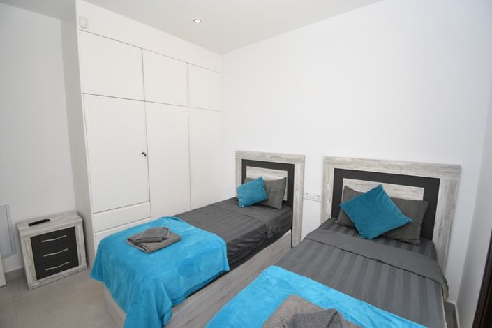 Image No.10-3 Bed Townhouse for sale