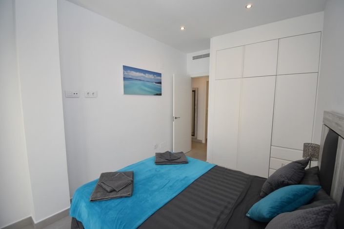 Image No.13-3 Bed Townhouse for sale