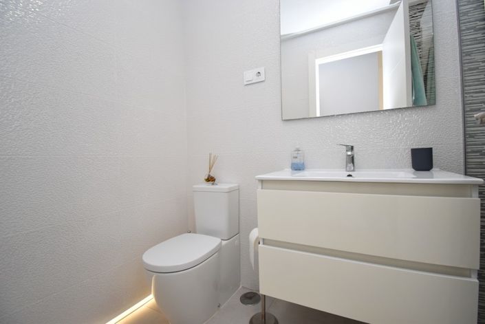 Image No.14-3 Bed Townhouse for sale