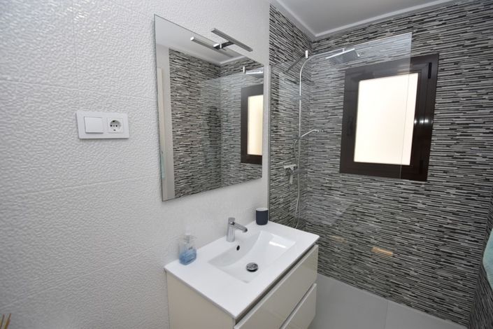 Image No.15-3 Bed Townhouse for sale