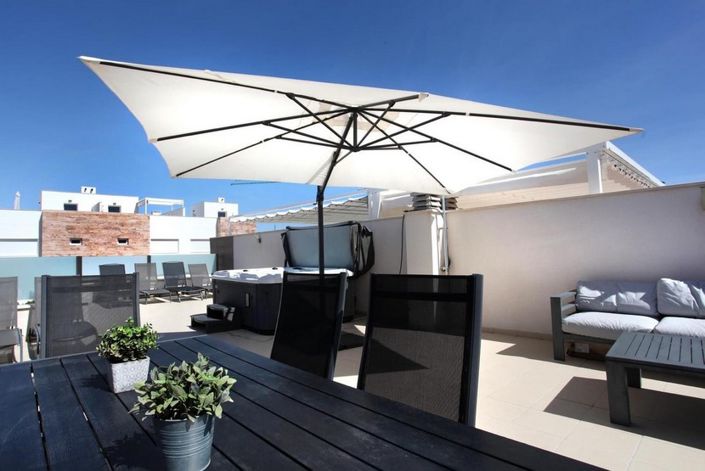 Image No.25-3 Bed Townhouse for sale