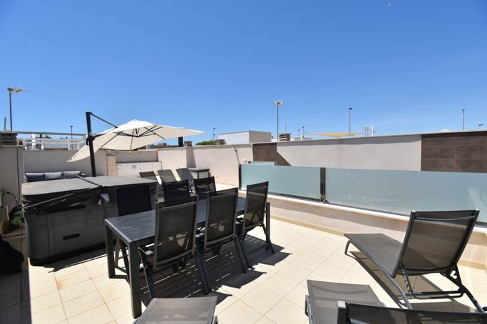 Image No.26-3 Bed Townhouse for sale