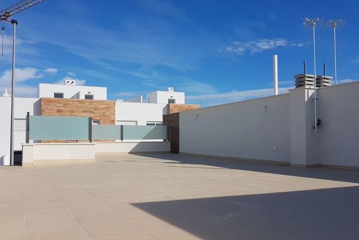 Image No.29-3 Bed Townhouse for sale