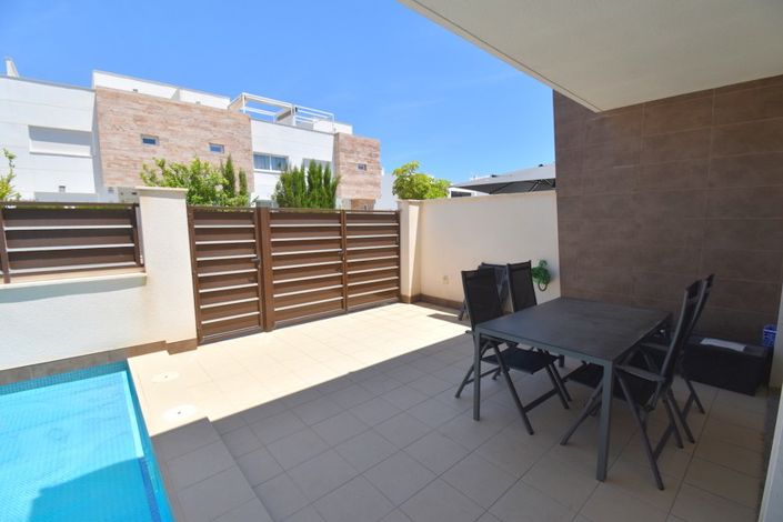 Image No.32-3 Bed Townhouse for sale