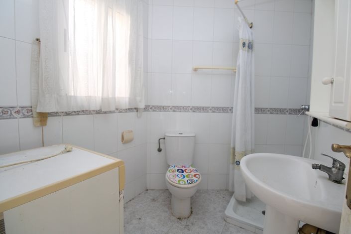 Image No.9-1 Bed Property for sale