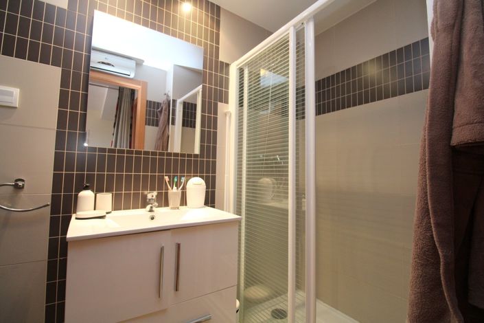 Image No.16-2 Bed Property for sale