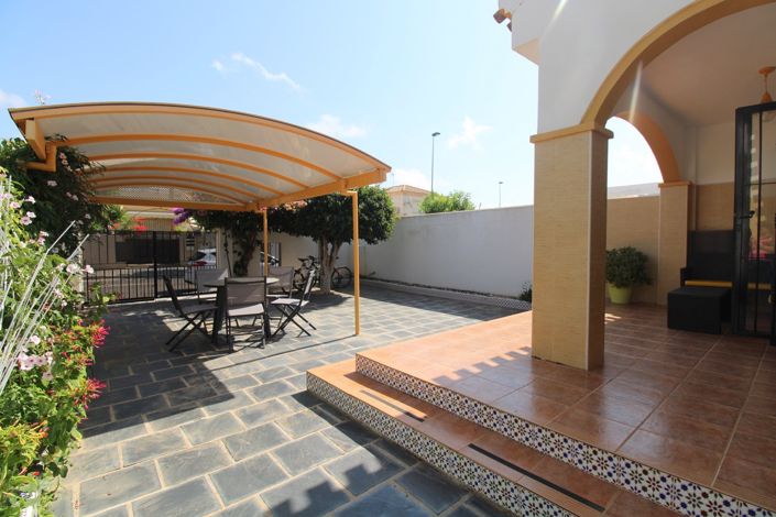 Image No.25-3 Bed Townhouse for sale