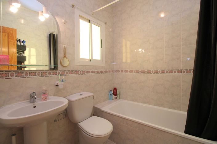 Image No.19-2 Bed Townhouse for sale