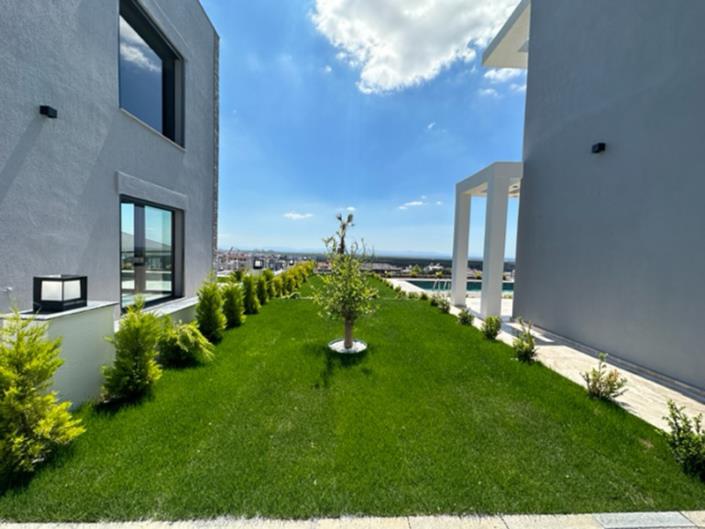 Image No.11-4 Bed Villa / Detached for sale