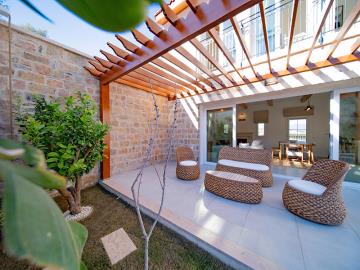 lovely-gazebo-and-patio-space
