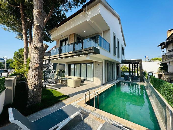 Image No.1-4 Bed Villa / Detached for sale