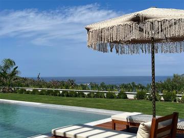 boasts-a-private-pool