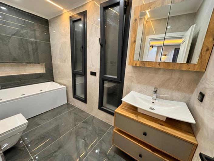 Image No.24-4 Bed Villa / Detached for sale