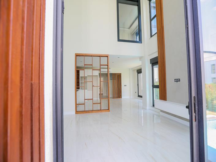 Image No.2-5 Bed Villa for sale