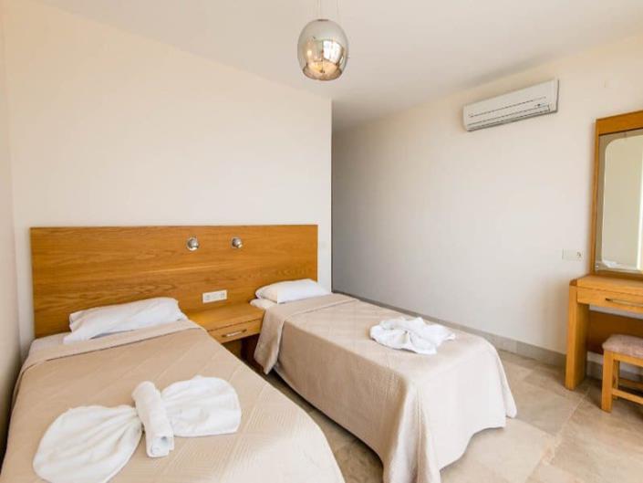 Image No.13-4 Bed Villa / Detached for sale