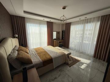 bedroom-with-access-to-balcony