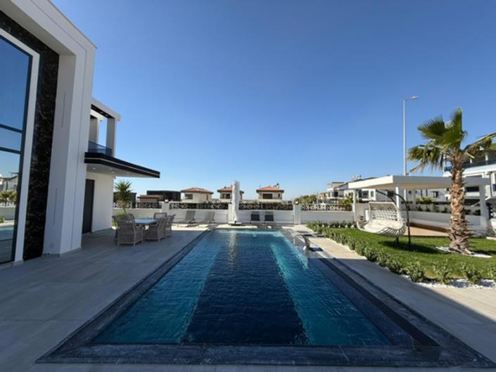 Image No.2-4 Bed Villa / Detached for sale