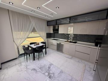modern-kitchen-with-dining-area