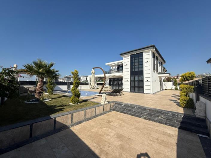 Image No.15-4 Bed Villa / Detached for sale