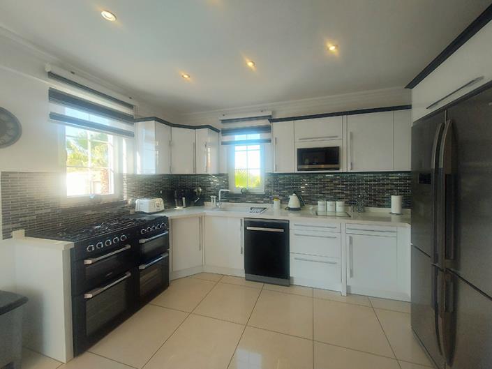 Image No.7-5 Bed Villa / Detached for sale