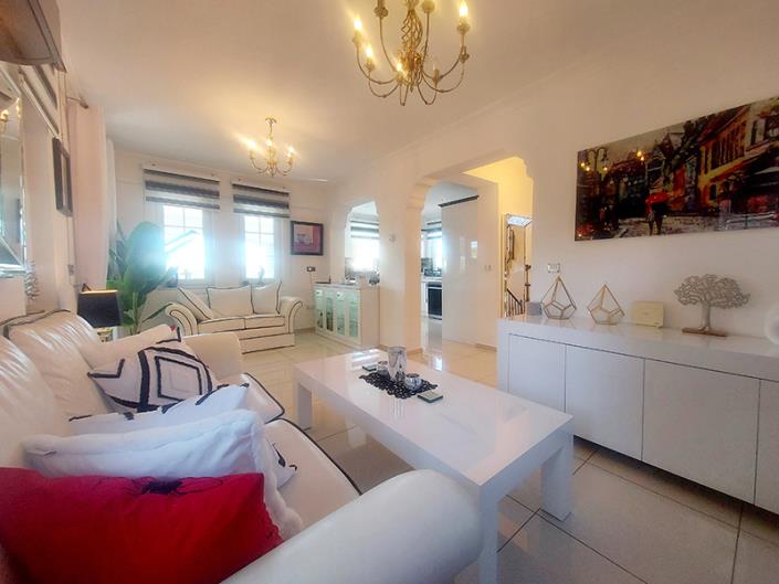 Image No.9-5 Bed Villa / Detached for sale