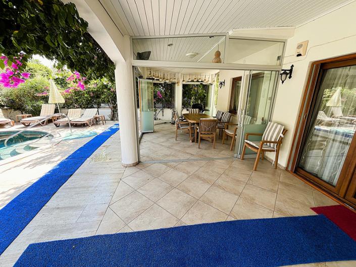 Image No.17-4 Bed Villa / Detached for sale