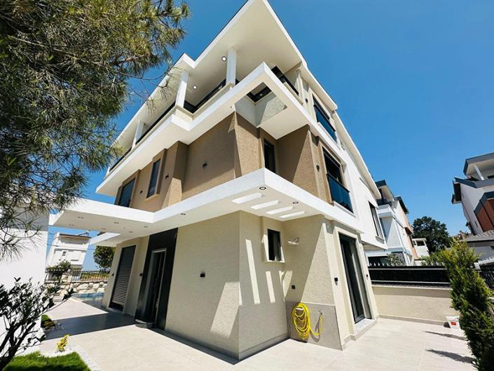 Image No.2-4 Bed Villa / Detached for sale