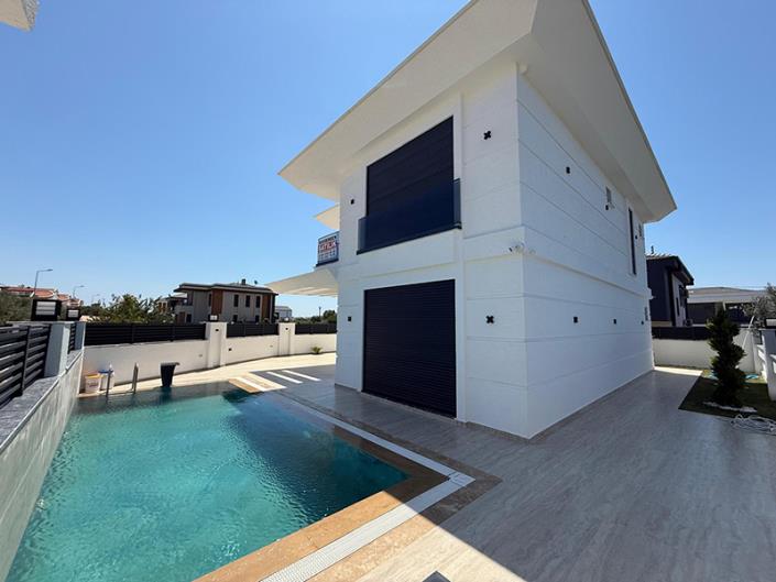 Image No.1-4 Bed Villa / Detached for sale