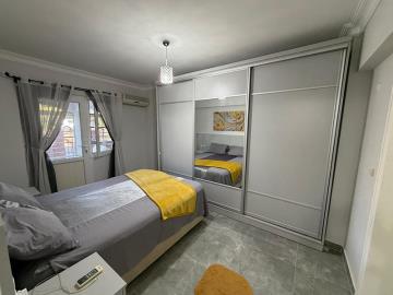 Master-bedroom-with-built-in-wardrobes