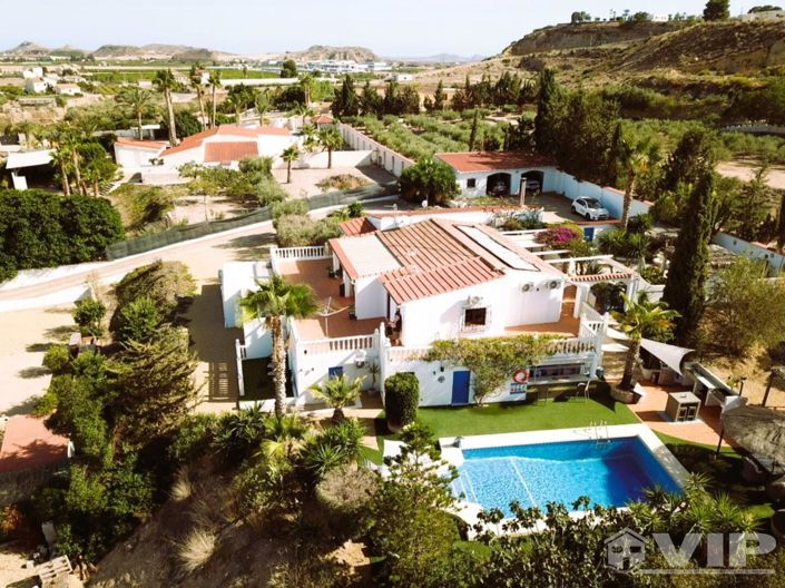 Image No.1-6 Bed Villa for sale