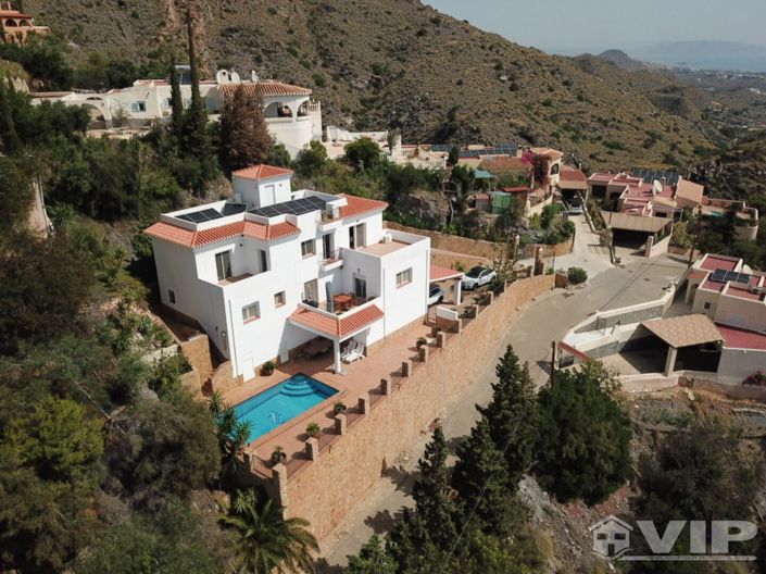 Image No.1-4 Bed Villa for sale