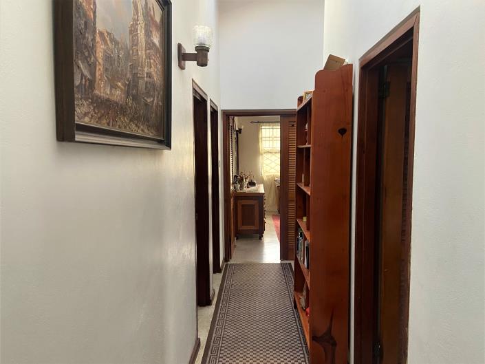 Image No.18-6 Bed House for sale