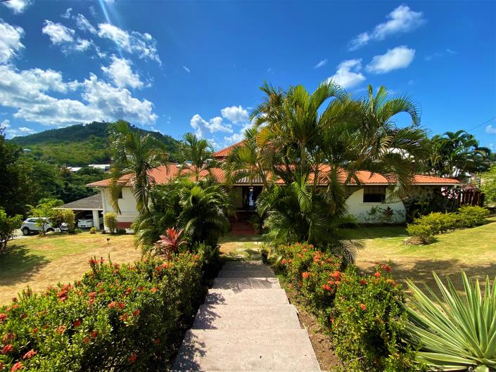 Image No.6-6 Bed House for sale