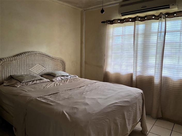 Image No.6-5 Bed House for sale