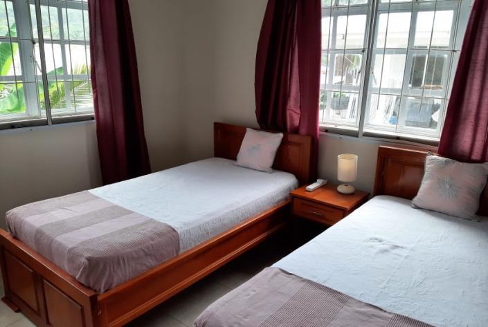 Image No.8-5 Bed House for sale