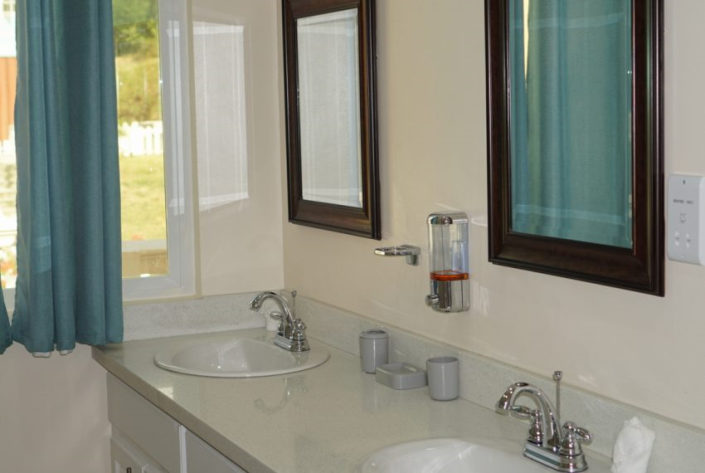 Image No.8-15 Bed Commercial for sale