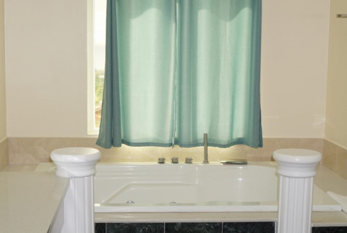 Image No.12-15 Bed Commercial for sale