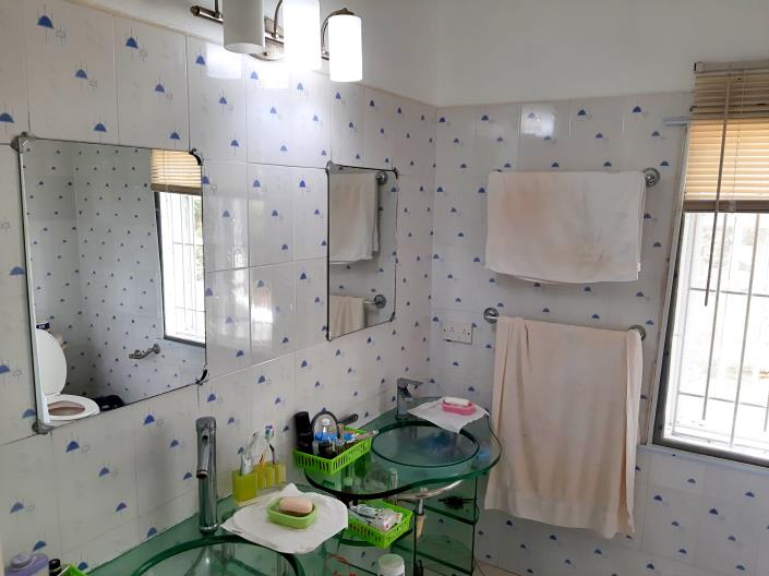 Image No.27-4 Bed House for sale