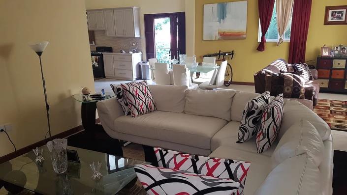 Image No.10-25 Bed House for sale