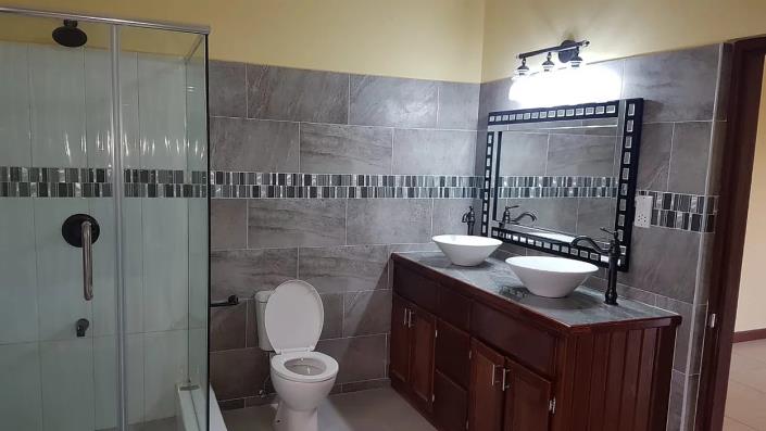 Image No.15-25 Bed House for sale