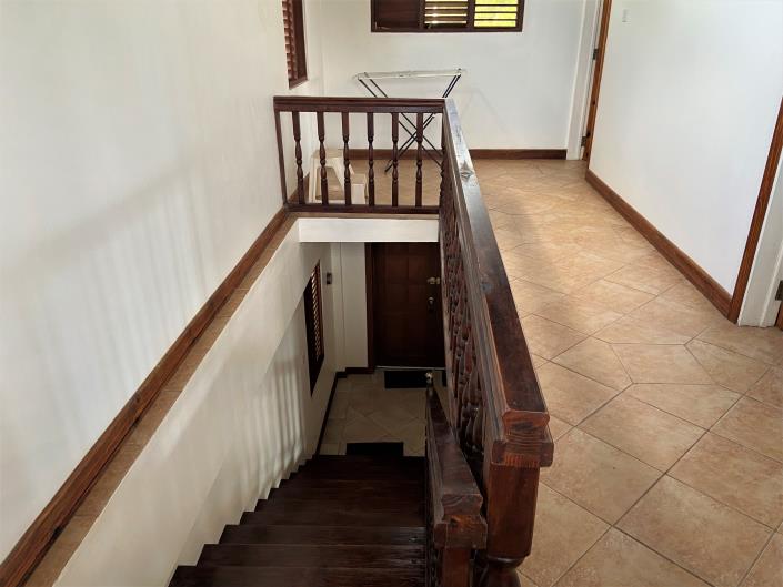 Image No.14-3 Bed House for sale