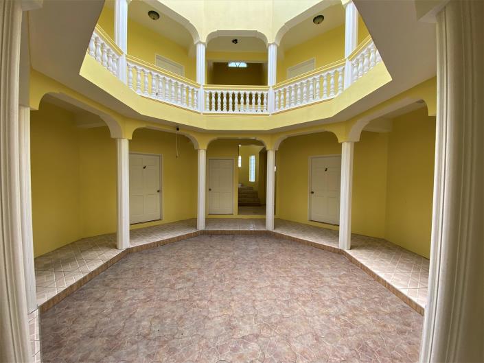 Image No.5-8 Bed House for sale