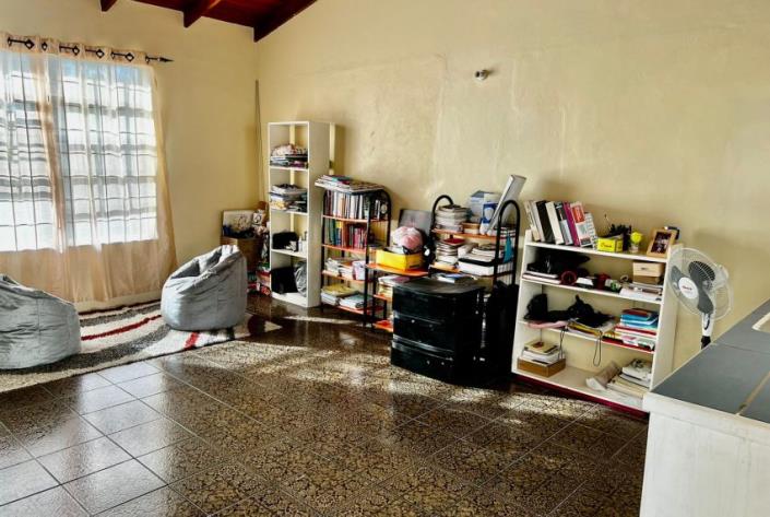 Image No.17-6 Bed House for sale