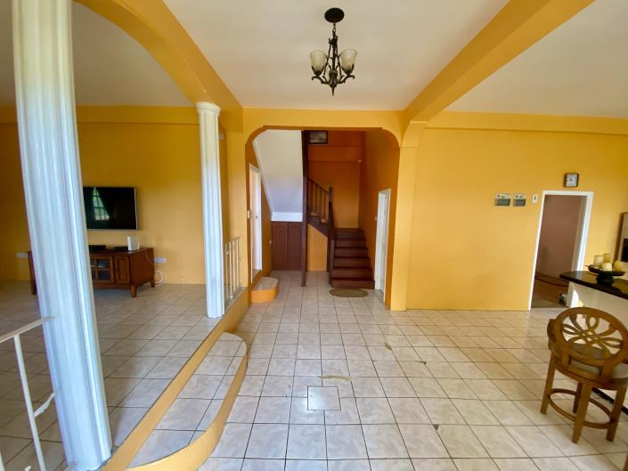 Image No.7-5 Bed House for sale