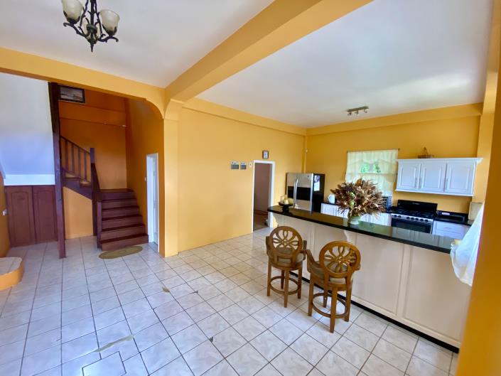 Image No.8-5 Bed House for sale