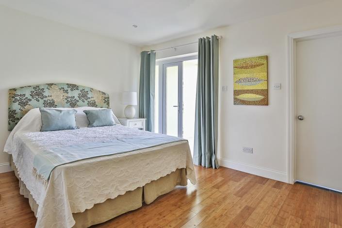 Image No.17-4 Bed Townhouse for sale