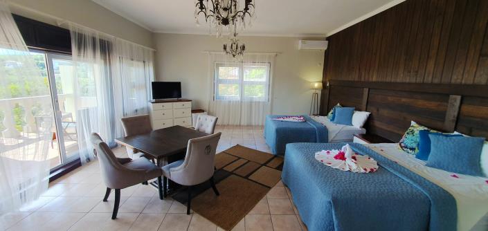 Image No.10-9 Bed Villa for sale